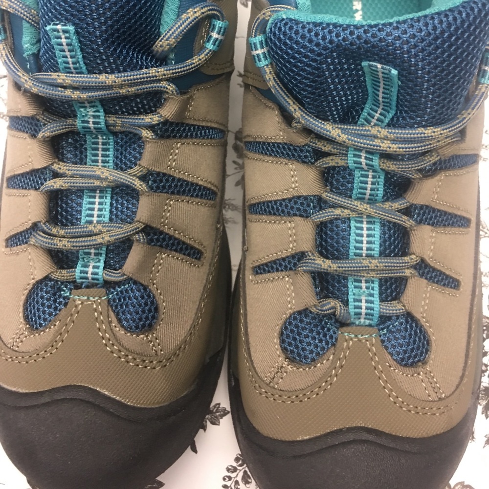 Airwalk Heavy duty Sneakers slip resistance Size 9